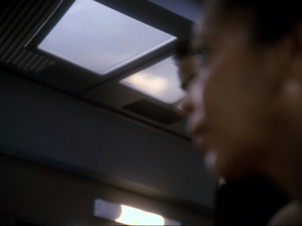 extant_StarTrek_DS9_6x25-TheSoundOfHerVoice_0201.jpg