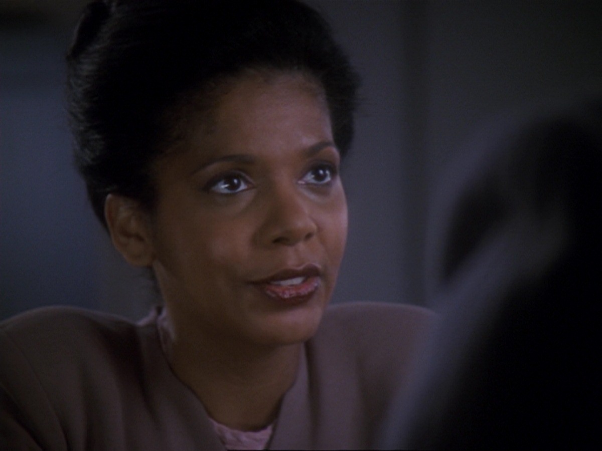 extant_StarTrek_DS9_6x25-TheSoundOfHerVoice_0235.jpg