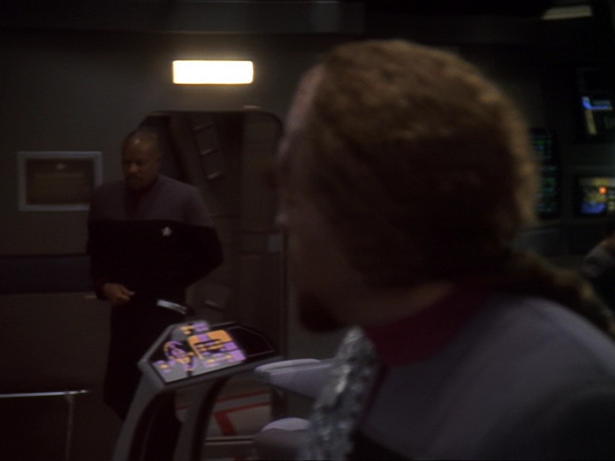 extant_StarTrek_DS9_6x25-TheSoundOfHerVoice_0264.jpg