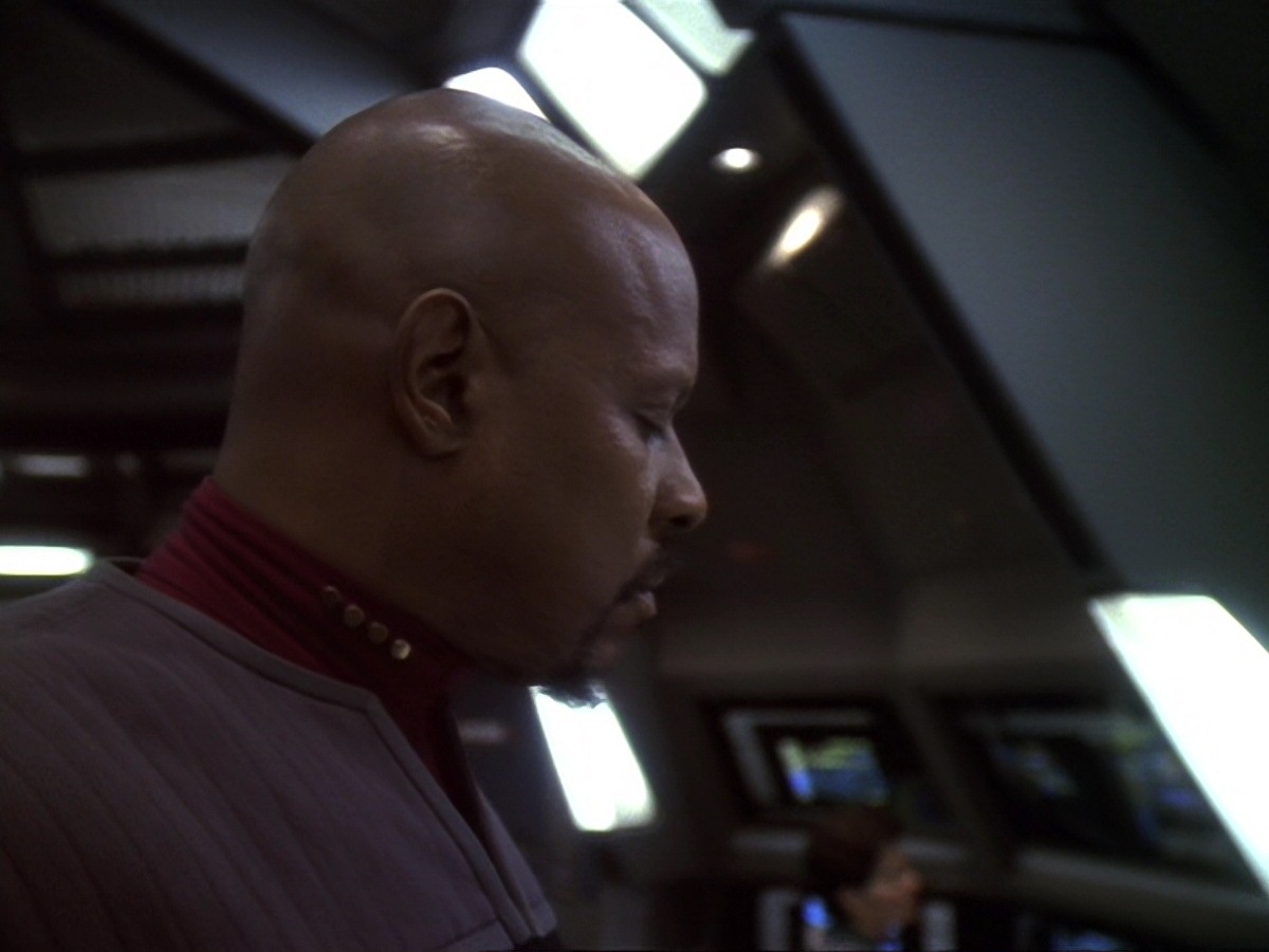 extant_StarTrek_DS9_6x25-TheSoundOfHerVoice_0373.jpg