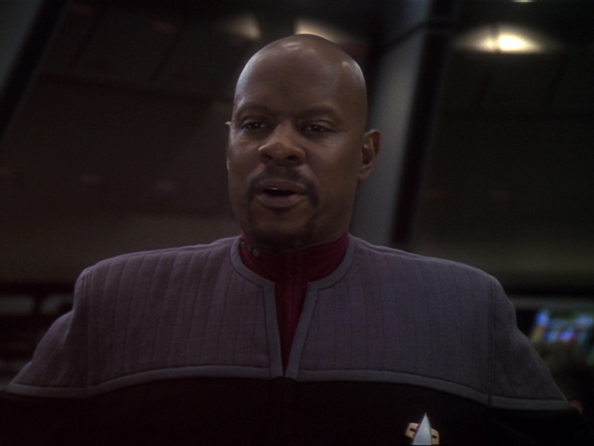 extant_StarTrek_DS9_6x25-TheSoundOfHerVoice_0389.jpg
