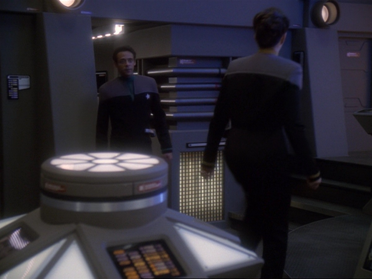extant_StarTrek_DS9_6x25-TheSoundOfHerVoice_0578.jpg