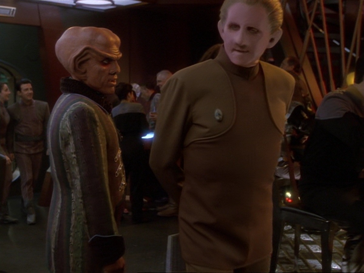 extant_StarTrek_DS9_6x25-TheSoundOfHerVoice_0704.jpg