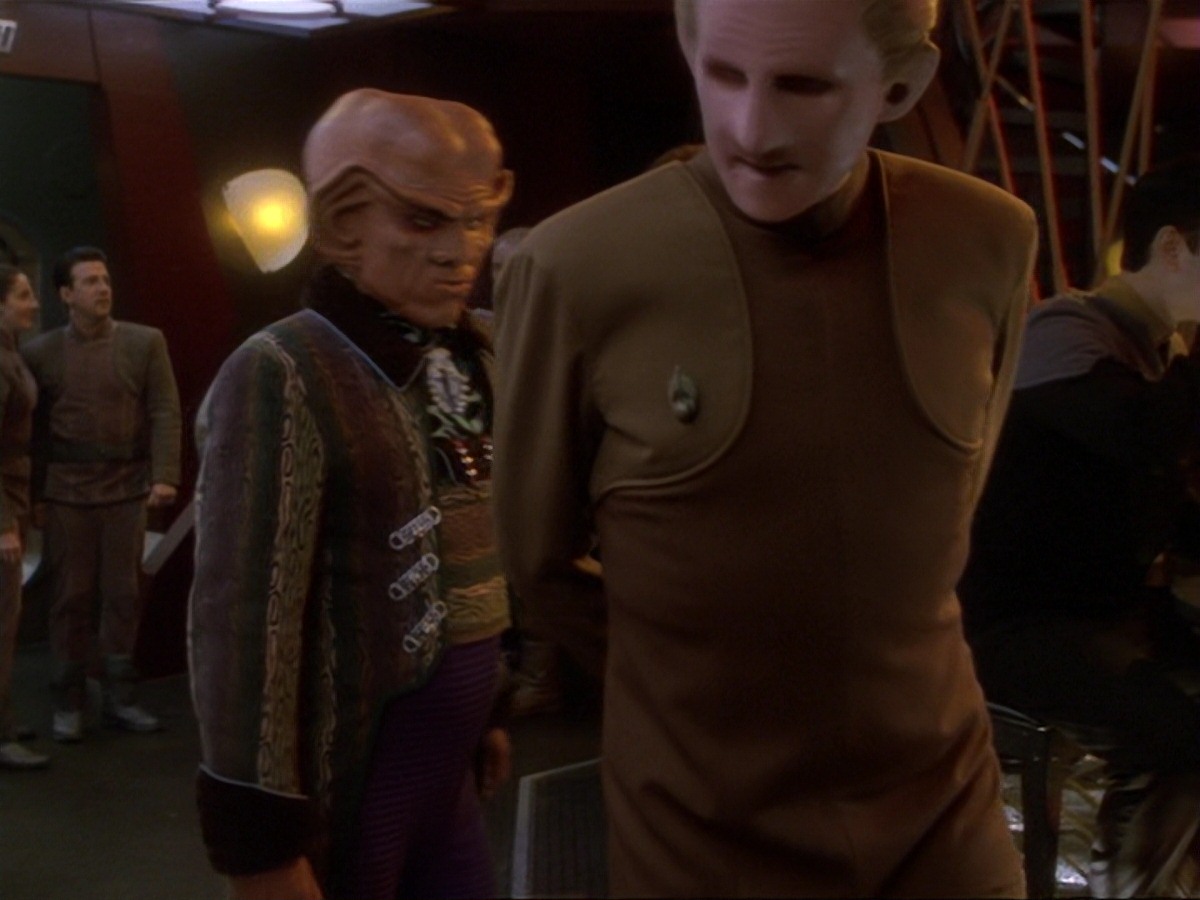 extant_StarTrek_DS9_6x25-TheSoundOfHerVoice_0705.jpg