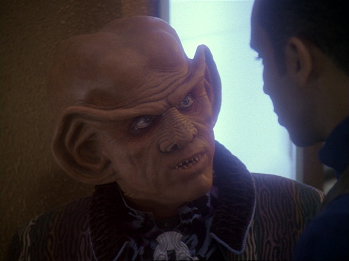 extant_StarTrek_DS9_6x25-TheSoundOfHerVoice_0918.jpg