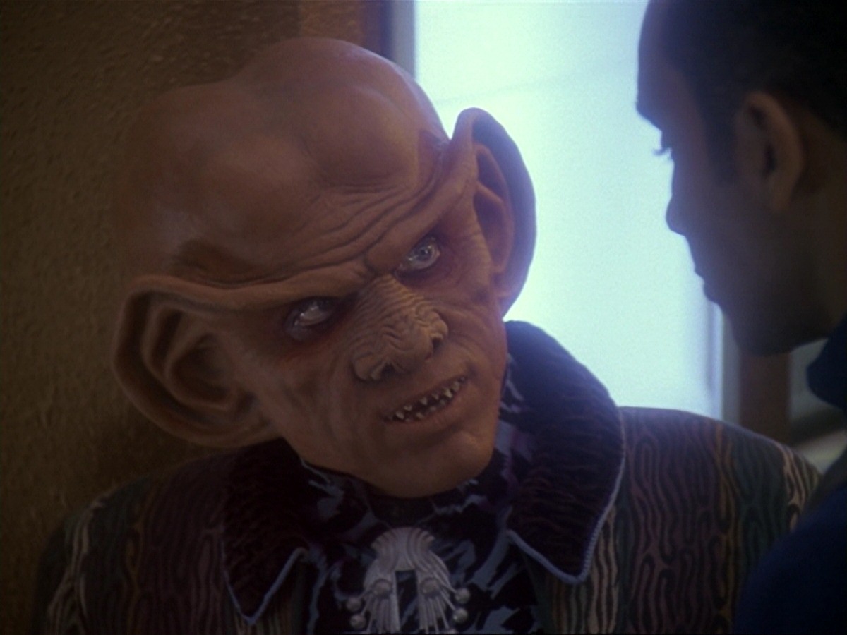 extant_StarTrek_DS9_6x25-TheSoundOfHerVoice_0931.jpg