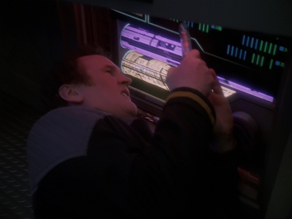 extant_StarTrek_DS9_6x25-TheSoundOfHerVoice_0968.jpg