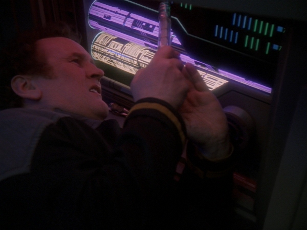 extant_StarTrek_DS9_6x25-TheSoundOfHerVoice_0970.jpg