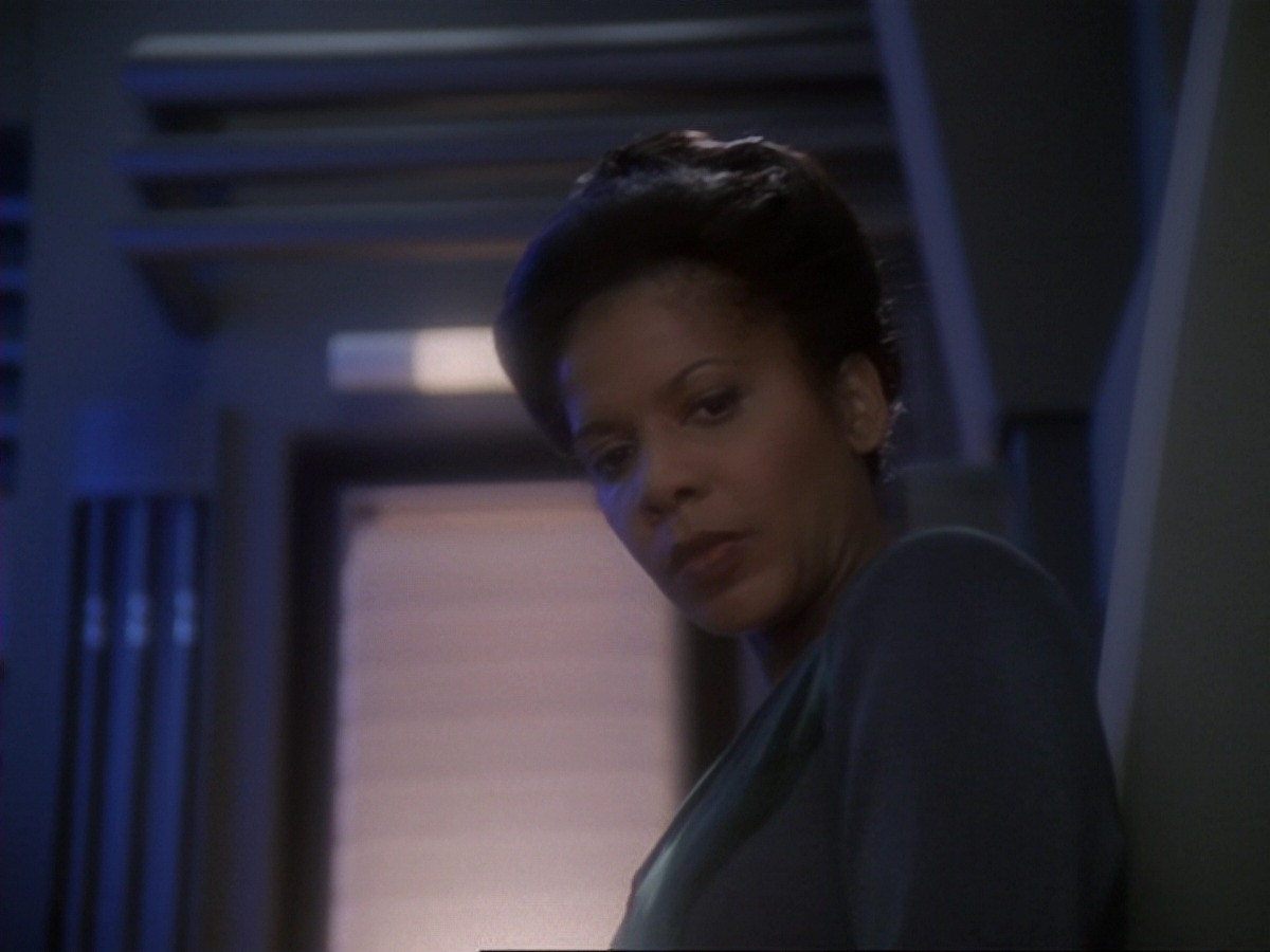 extant_StarTrek_DS9_6x25-TheSoundOfHerVoice_0973.jpg