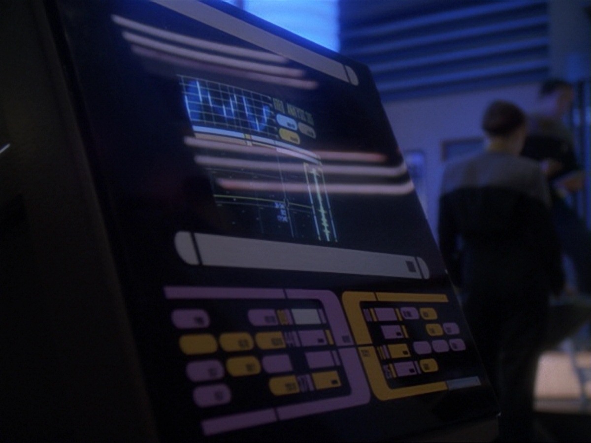 extant_StarTrek_DS9_6x25-TheSoundOfHerVoice_1011.jpg