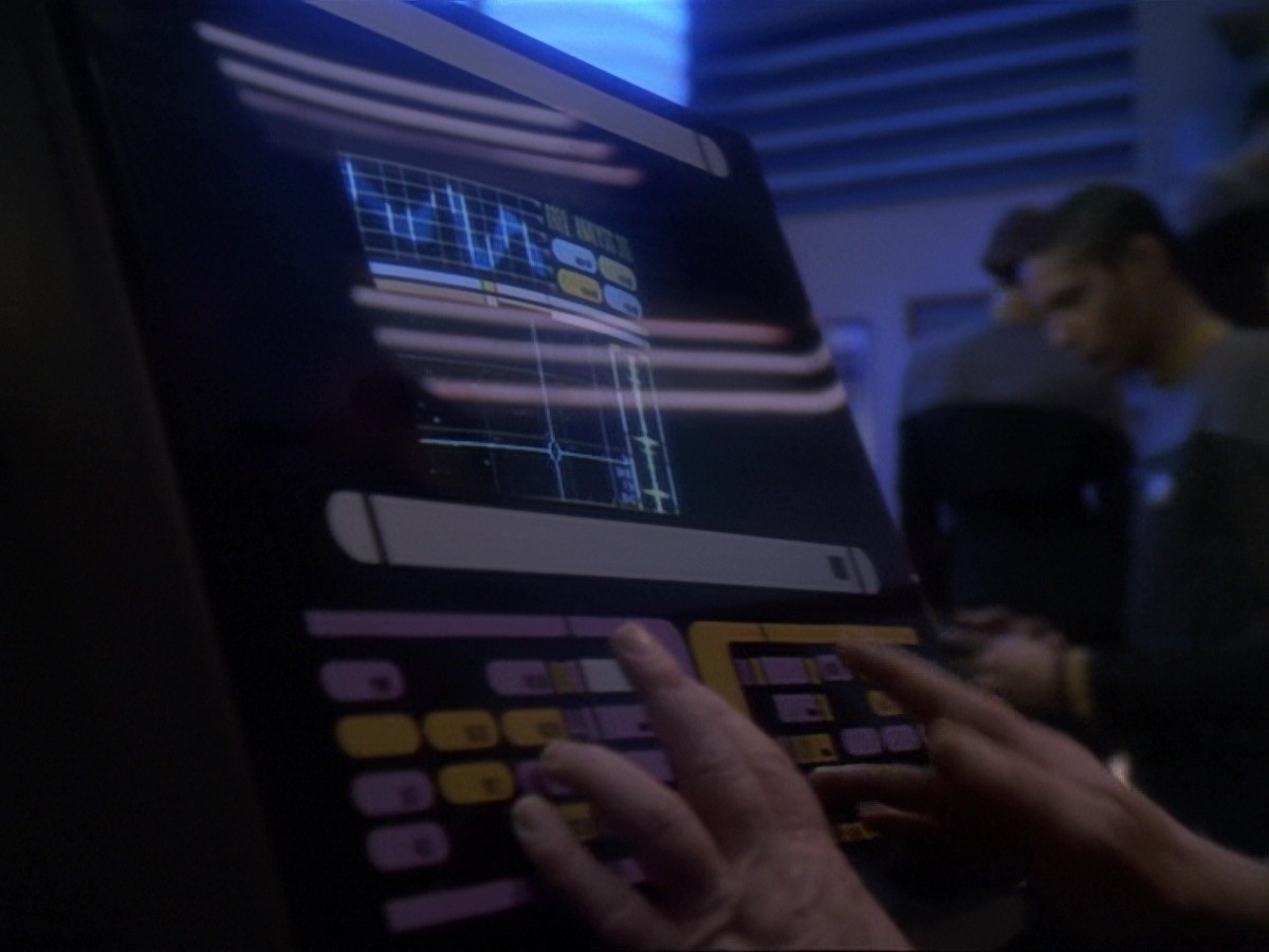 extant_StarTrek_DS9_6x25-TheSoundOfHerVoice_1012.jpg