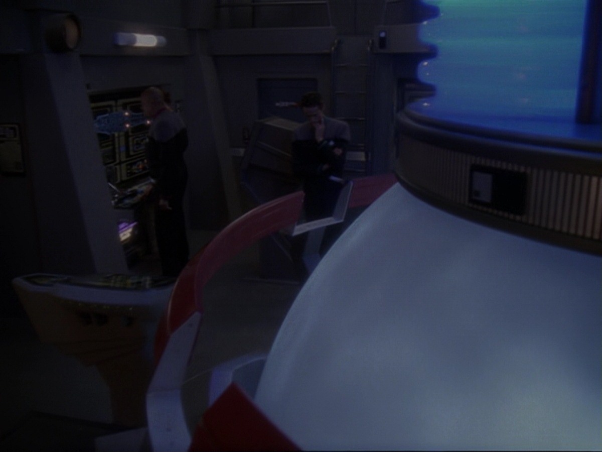 extant_StarTrek_DS9_6x25-TheSoundOfHerVoice_1039.jpg