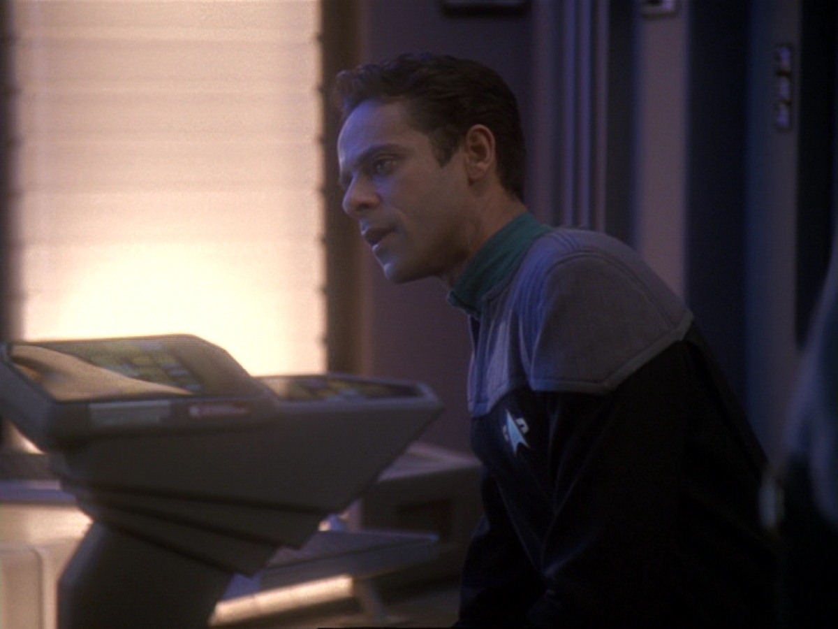 extant_StarTrek_DS9_6x25-TheSoundOfHerVoice_1175.jpg