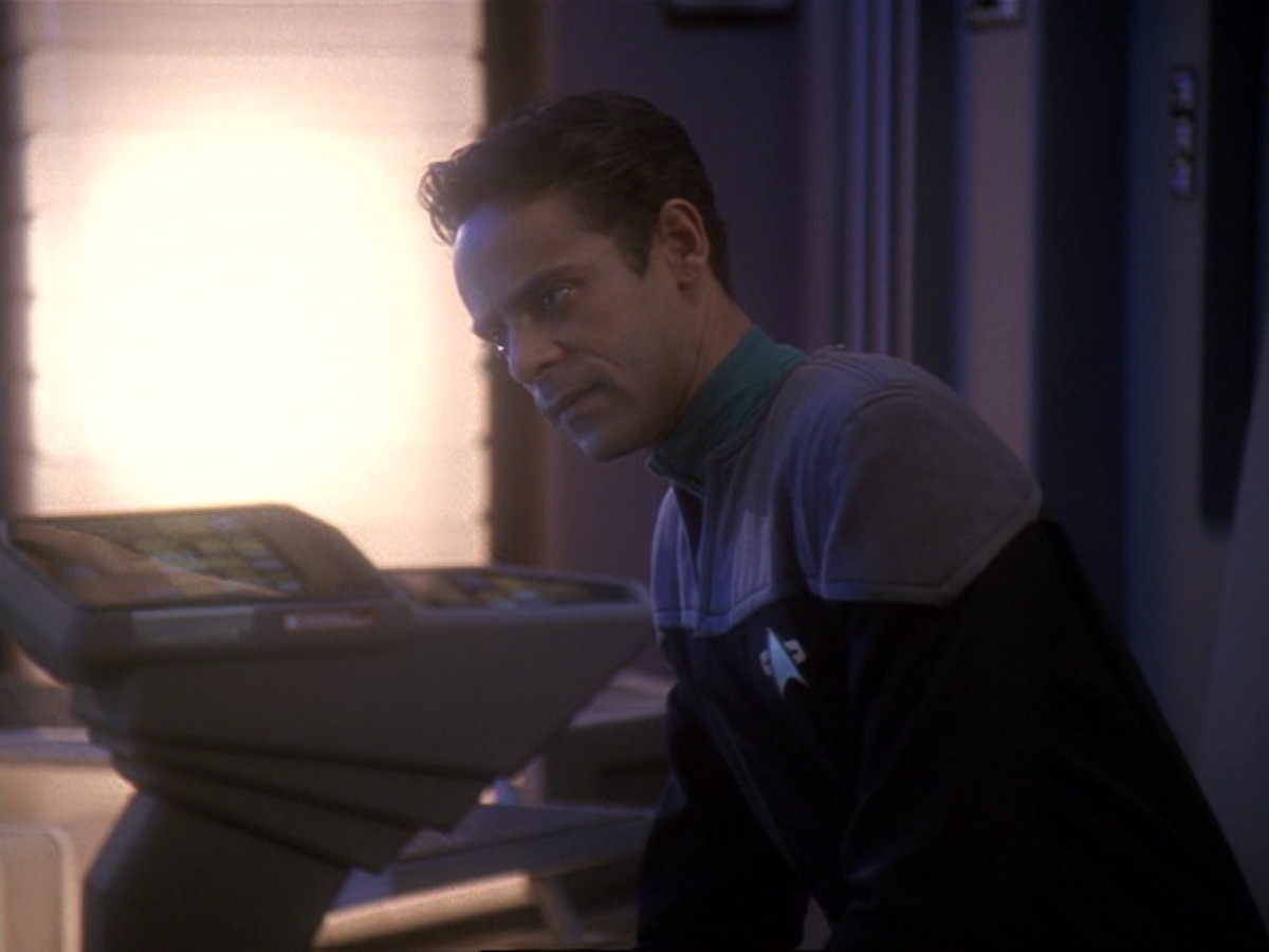extant_StarTrek_DS9_6x25-TheSoundOfHerVoice_1178.jpg