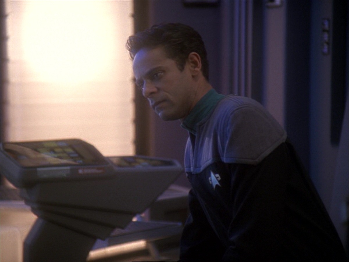 extant_StarTrek_DS9_6x25-TheSoundOfHerVoice_1180.jpg