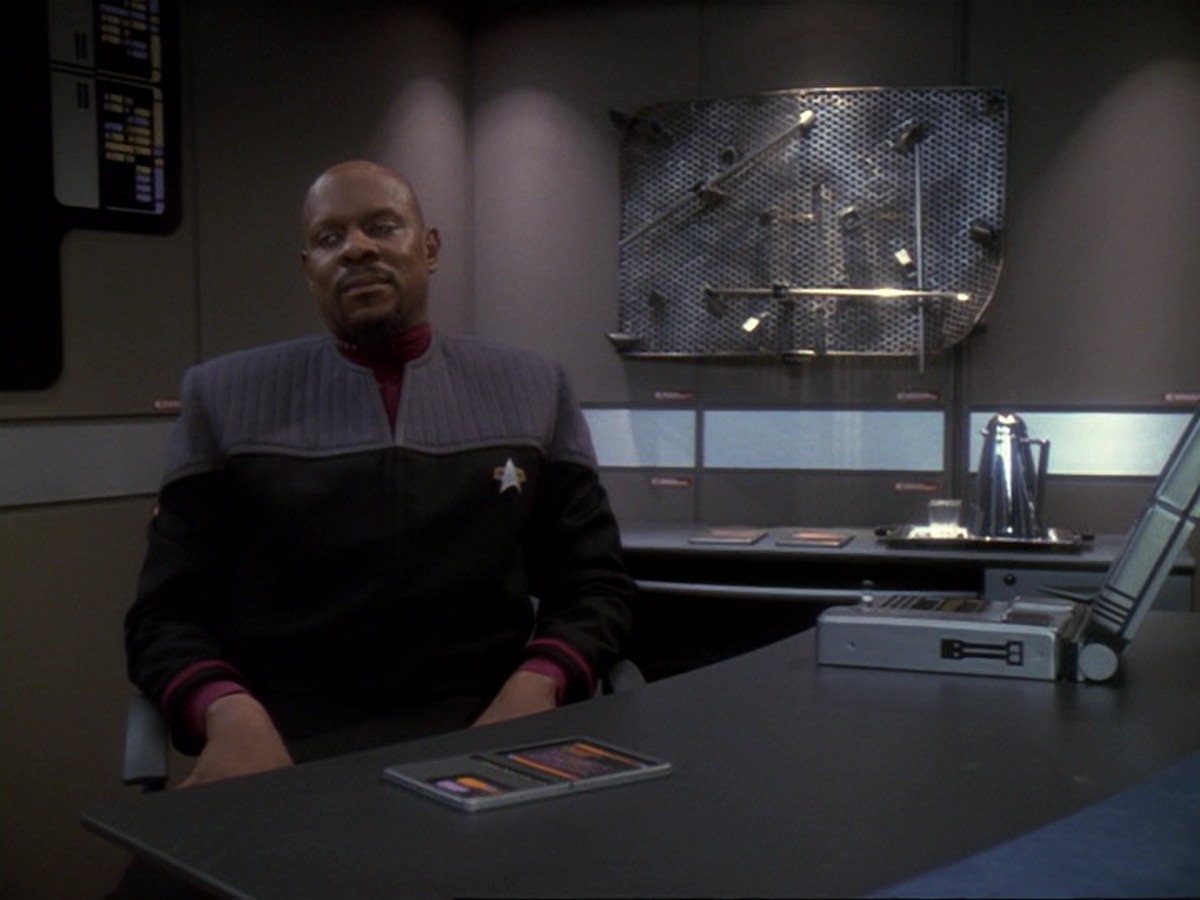 extant_StarTrek_DS9_6x25-TheSoundOfHerVoice_1344.jpg