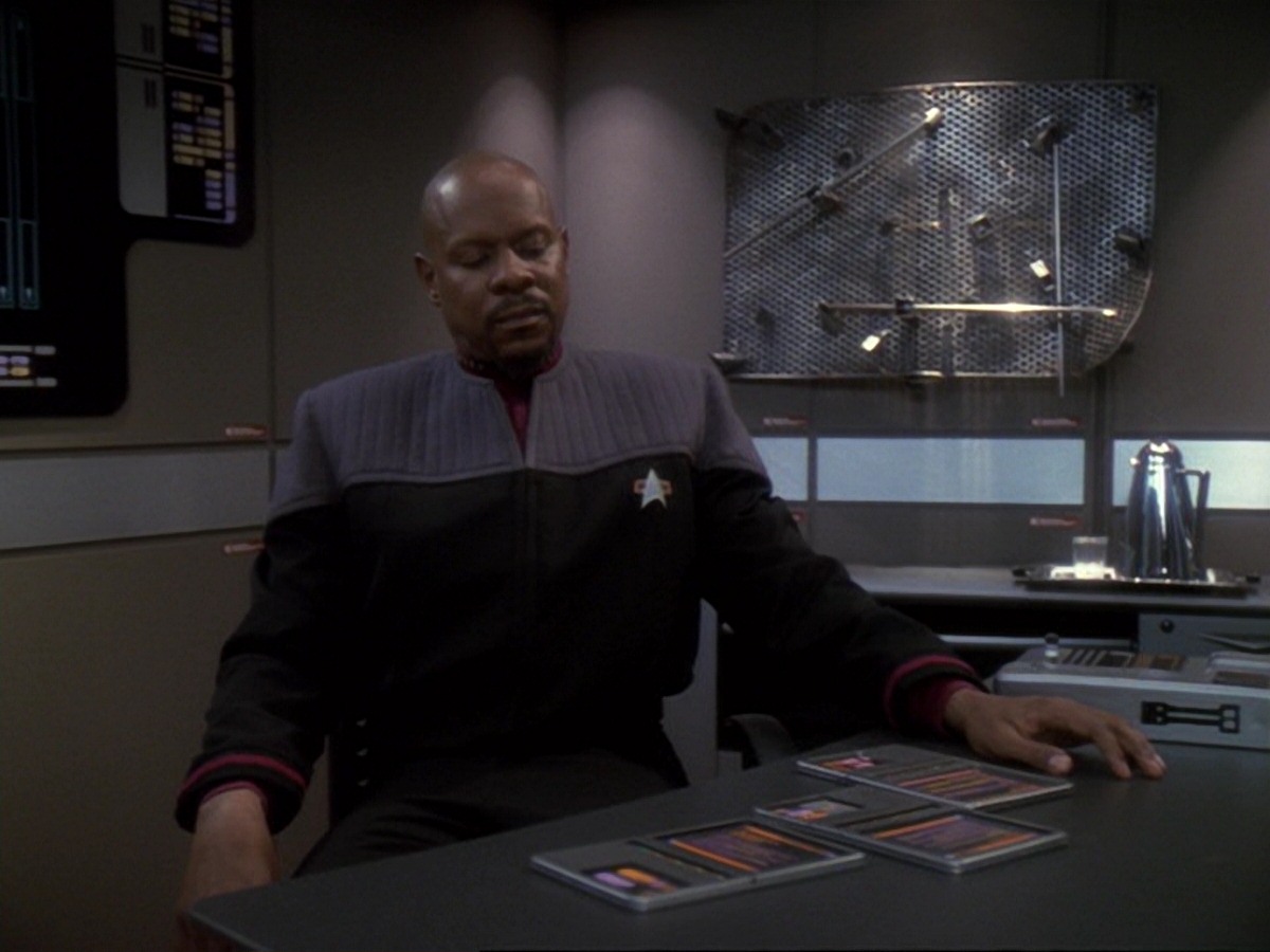 extant_StarTrek_DS9_6x25-TheSoundOfHerVoice_1395.jpg