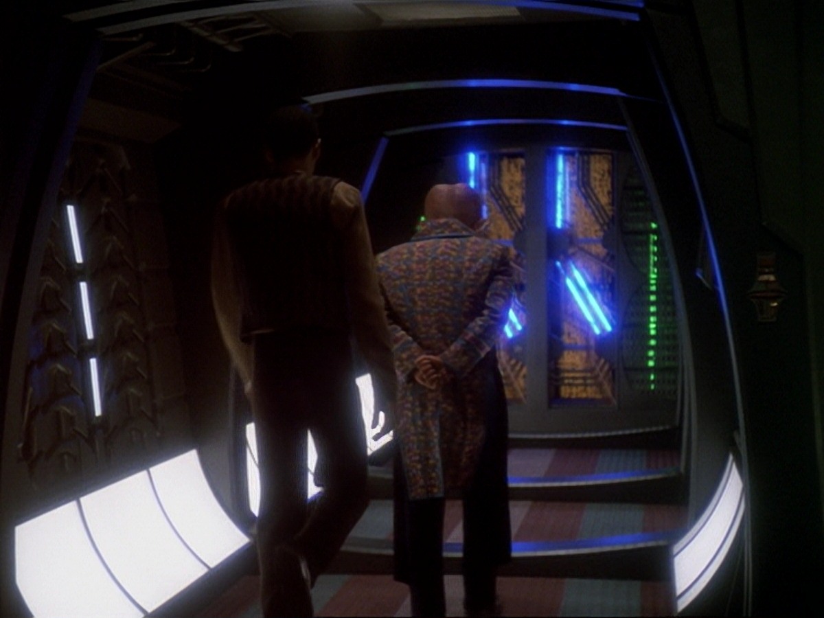 extant_StarTrek_DS9_6x25-TheSoundOfHerVoice_2746.jpg