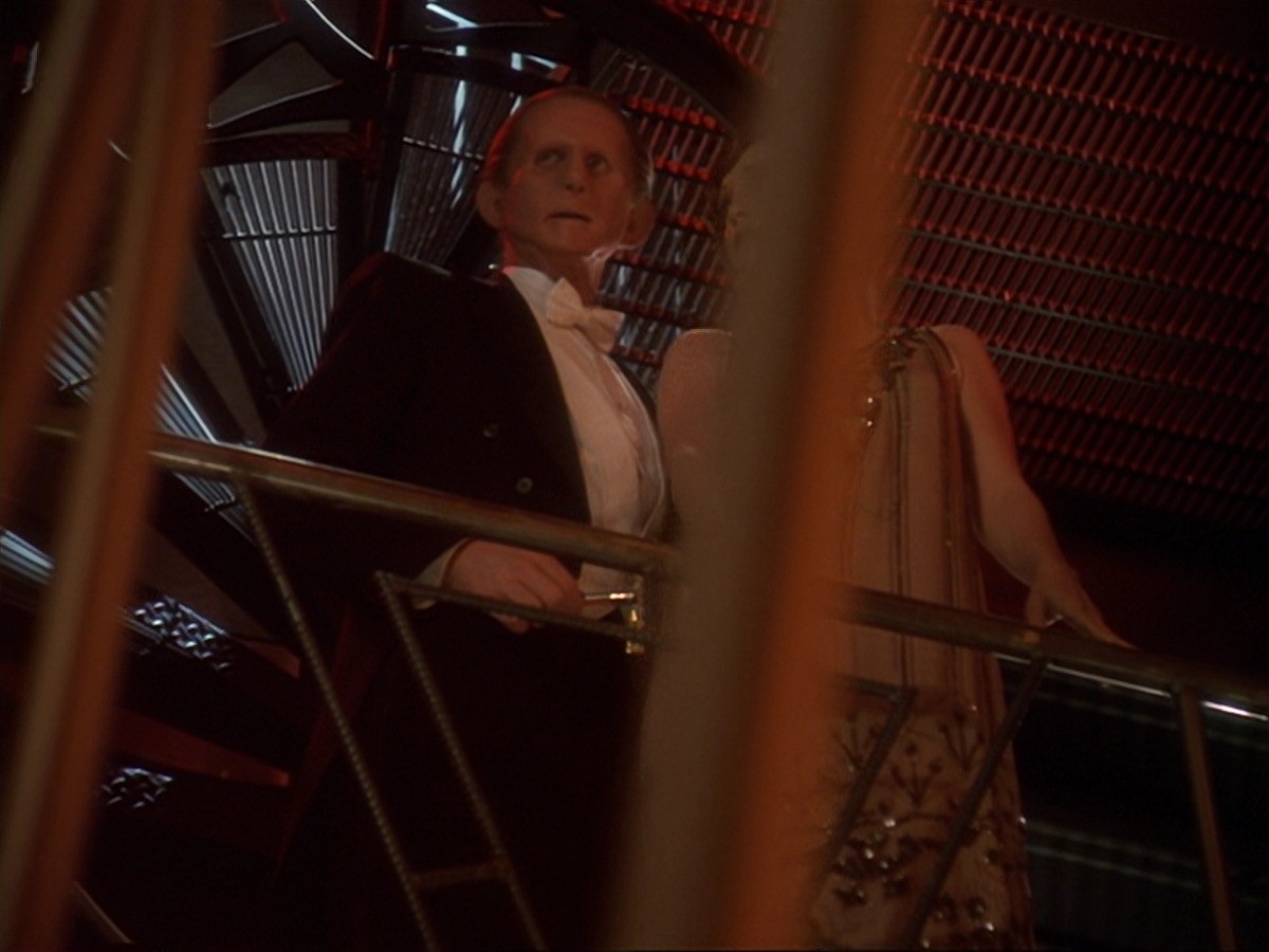 extant_StarTrek_DS9_6x25-TheSoundOfHerVoice_2954.jpg
