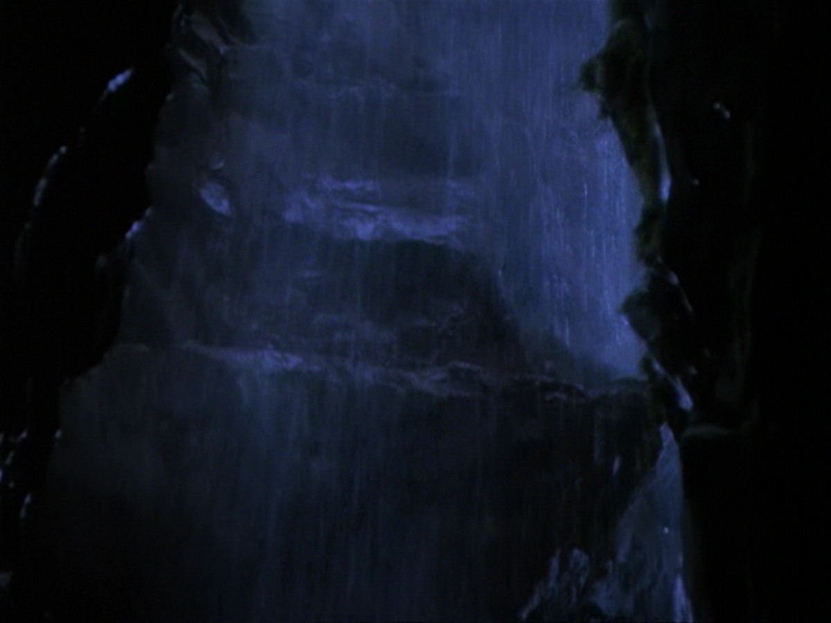 extant_StarTrek_DS9_6x25-TheSoundOfHerVoice_3250.jpg