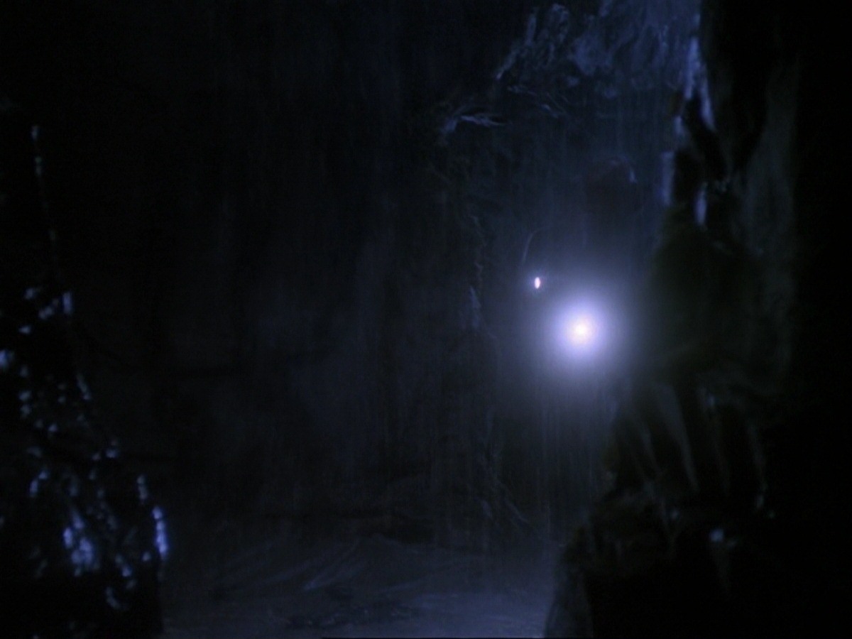 extant_StarTrek_DS9_6x25-TheSoundOfHerVoice_3259.jpg
