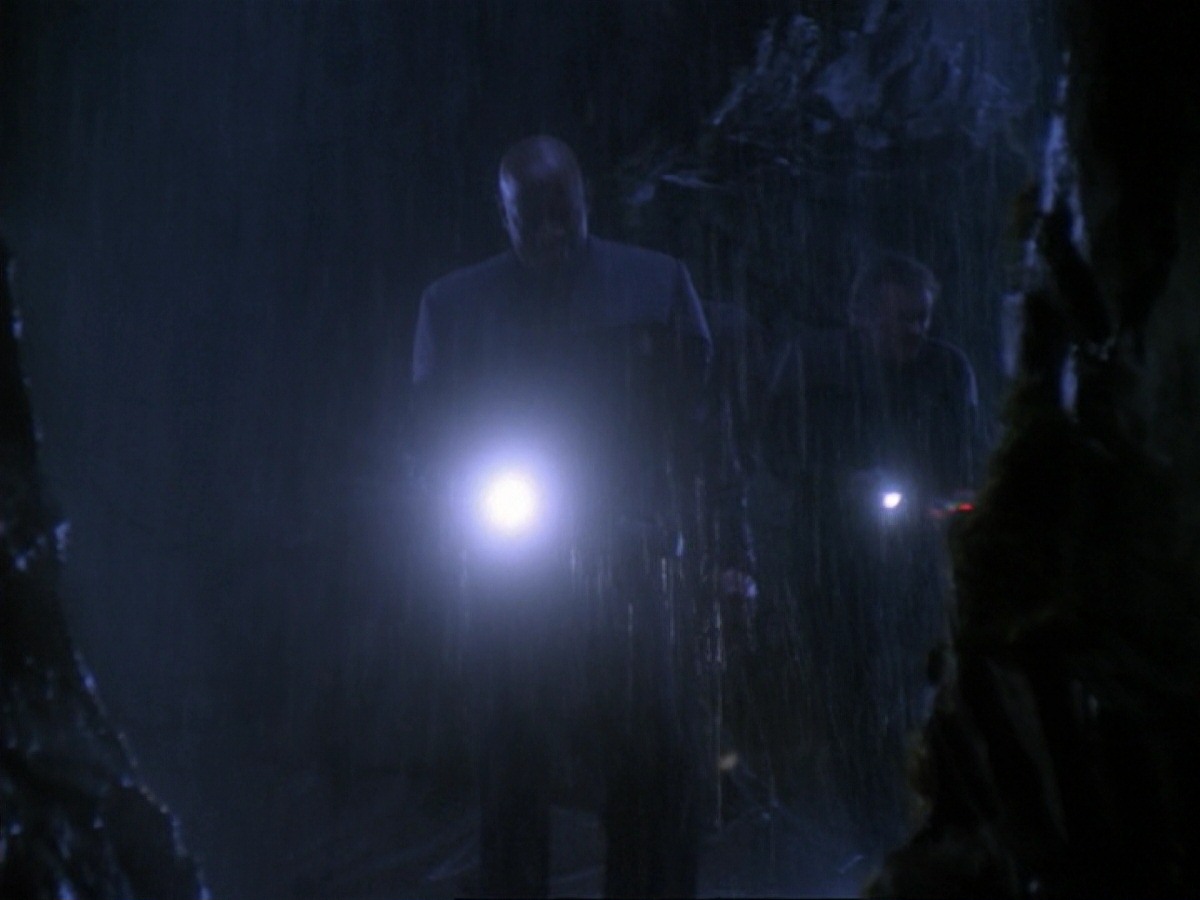 extant_StarTrek_DS9_6x25-TheSoundOfHerVoice_3263.jpg