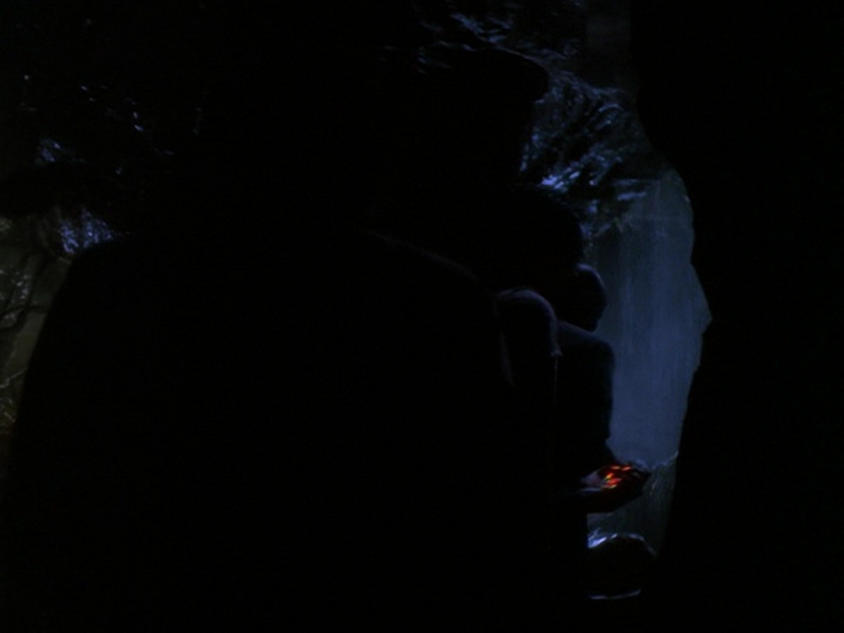 extant_StarTrek_DS9_6x25-TheSoundOfHerVoice_3279.jpg