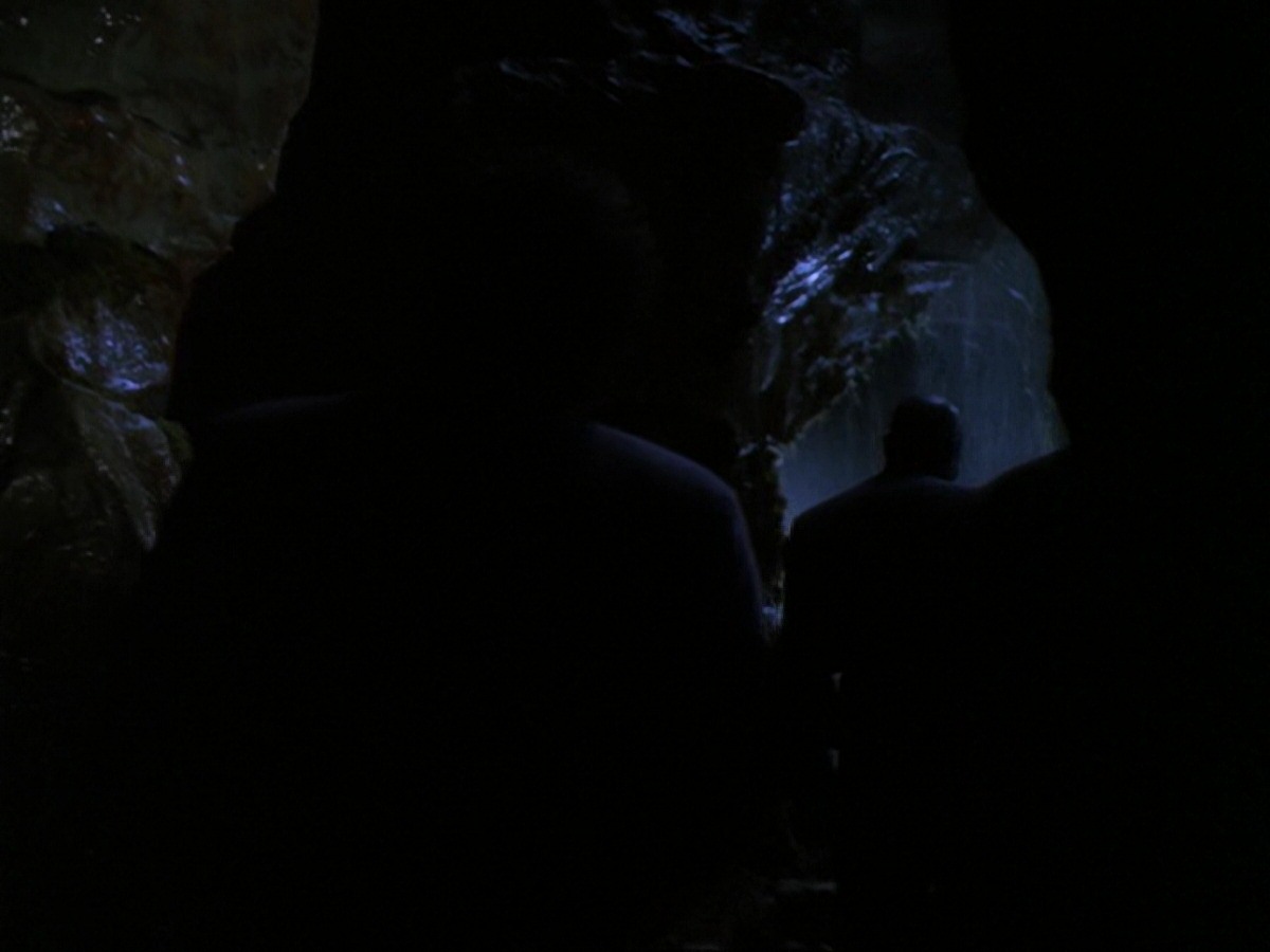 extant_StarTrek_DS9_6x25-TheSoundOfHerVoice_3280.jpg