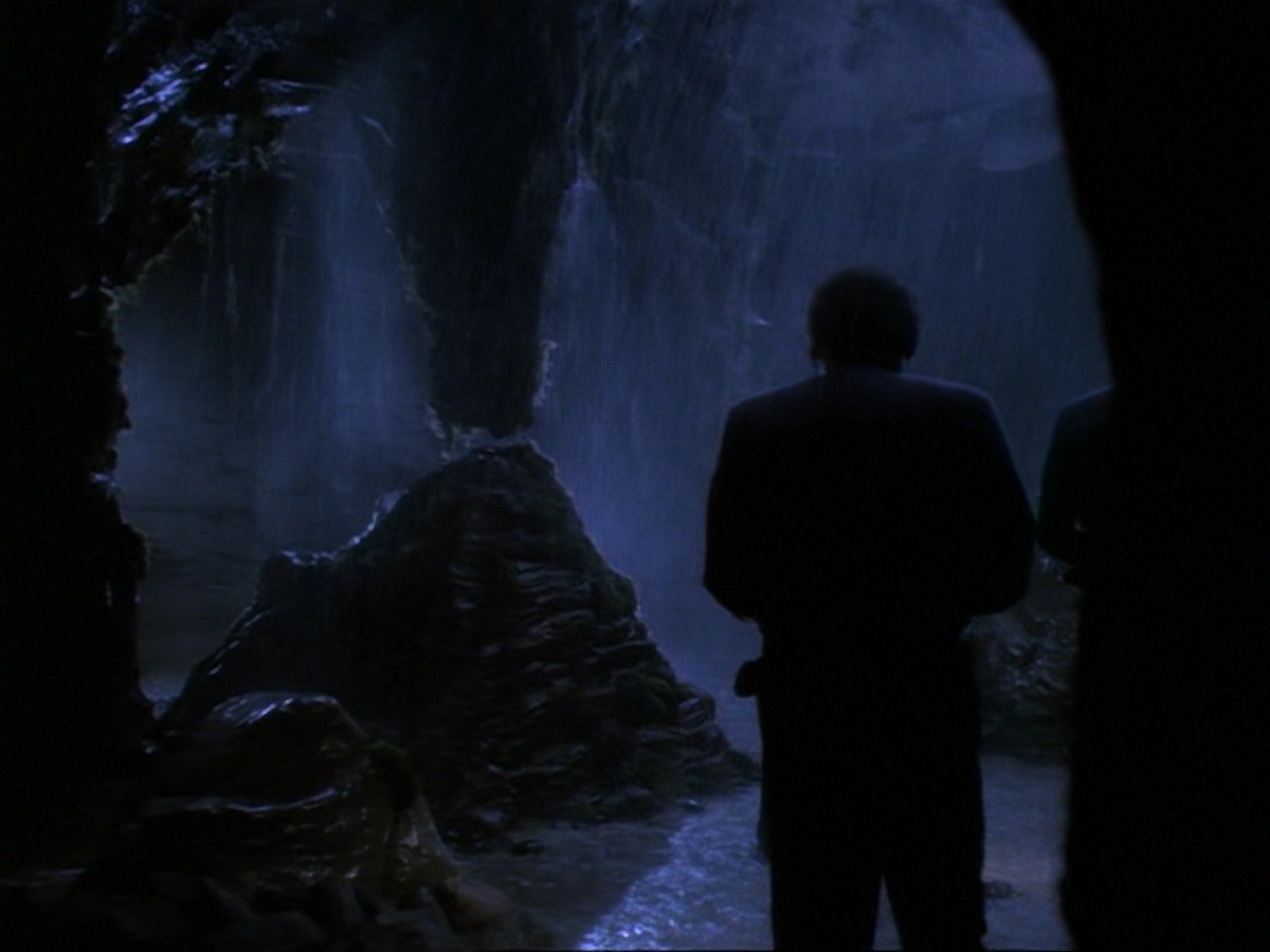 extant_StarTrek_DS9_6x25-TheSoundOfHerVoice_3287.jpg