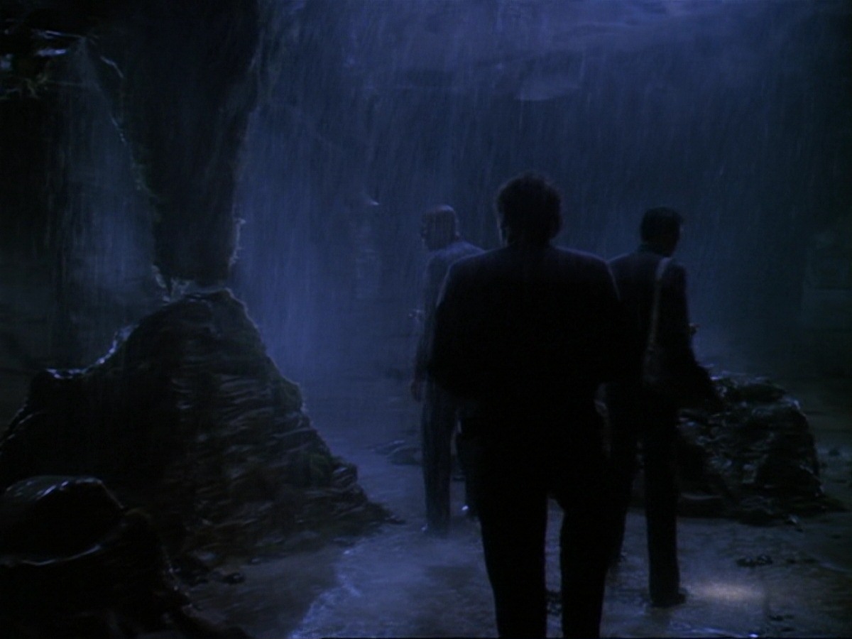 extant_StarTrek_DS9_6x25-TheSoundOfHerVoice_3289.jpg