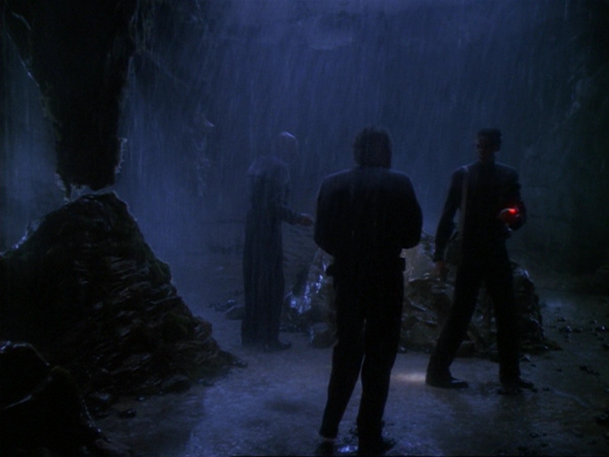 extant_StarTrek_DS9_6x25-TheSoundOfHerVoice_3292.jpg