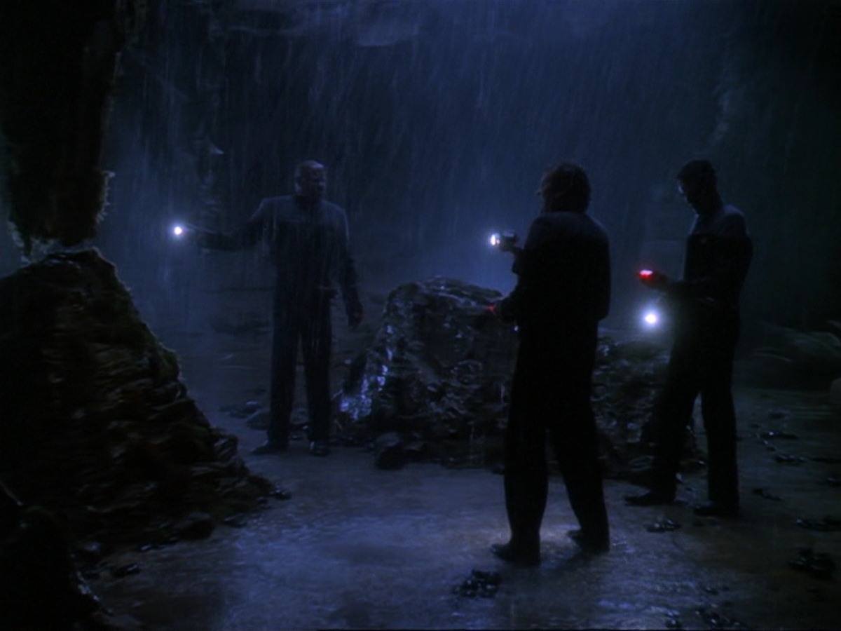 extant_StarTrek_DS9_6x25-TheSoundOfHerVoice_3296.jpg
