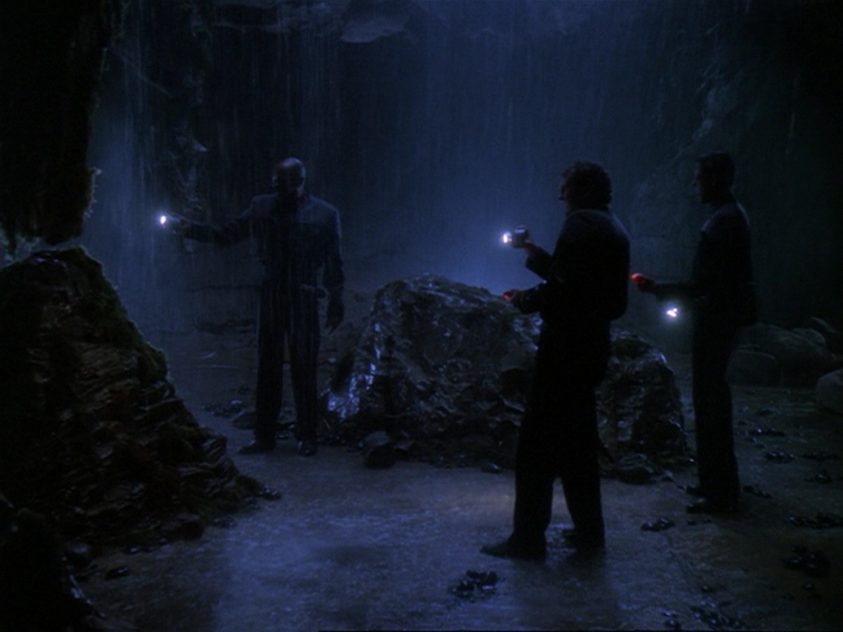 extant_StarTrek_DS9_6x25-TheSoundOfHerVoice_3298.jpg