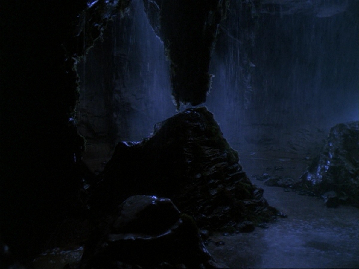 extant_StarTrek_DS9_6x25-TheSoundOfHerVoice_3312.jpg