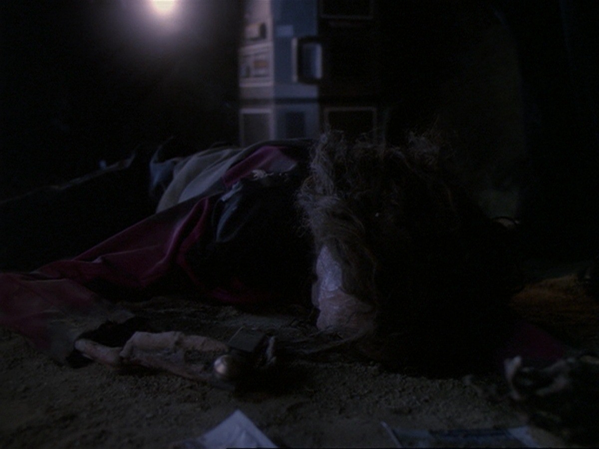 extant_StarTrek_DS9_6x25-TheSoundOfHerVoice_3380.jpg