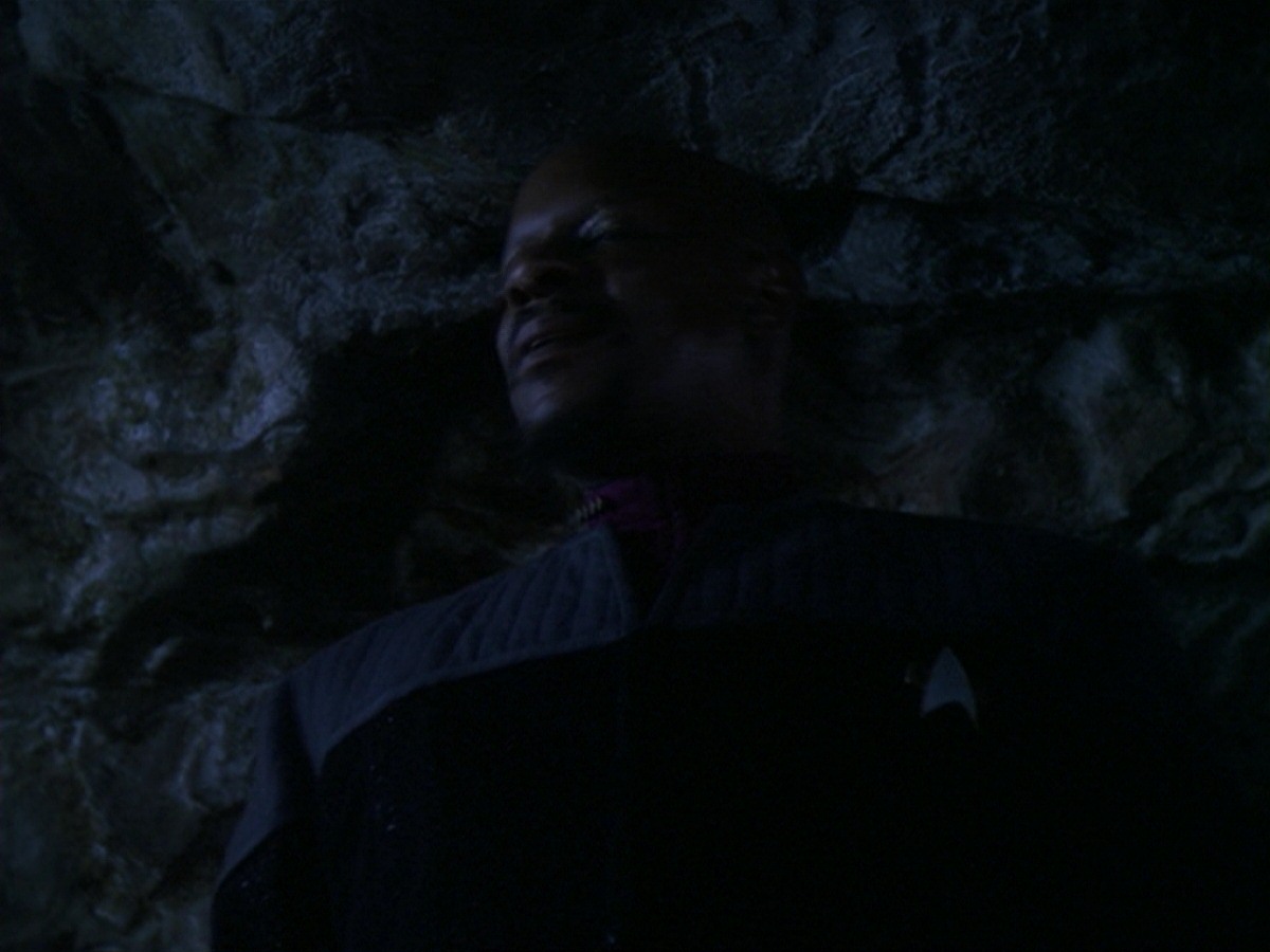 extant_StarTrek_DS9_6x25-TheSoundOfHerVoice_3418.jpg