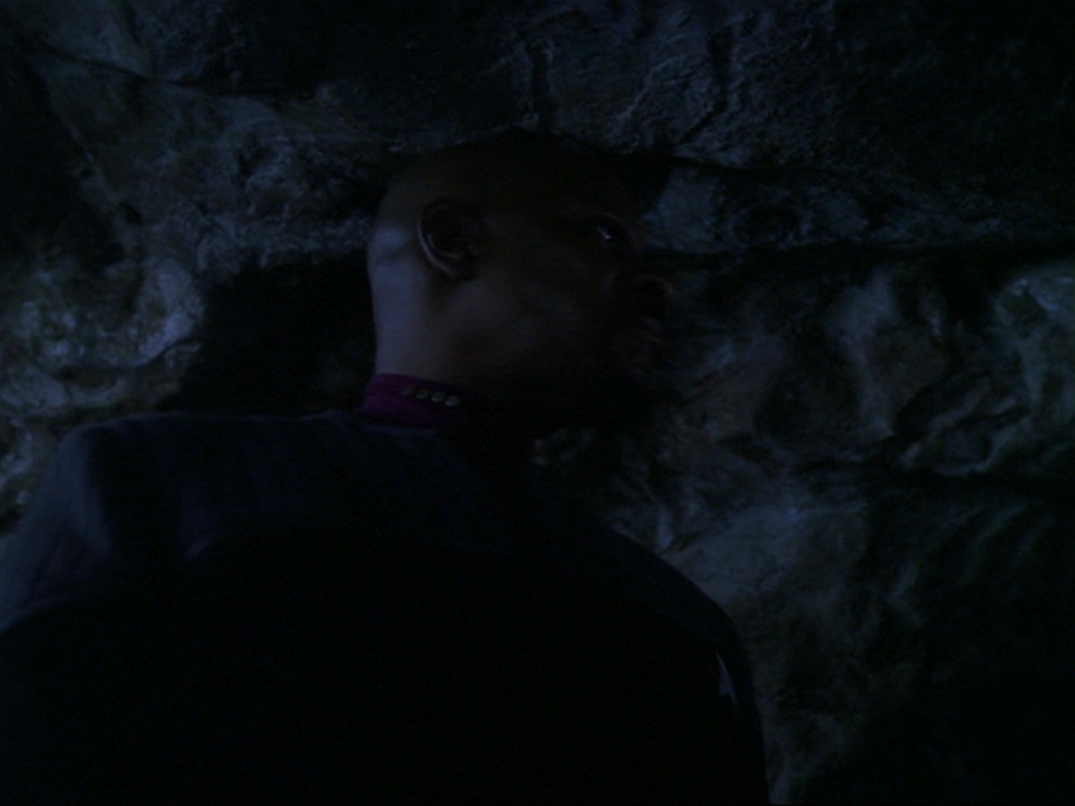 extant_StarTrek_DS9_6x25-TheSoundOfHerVoice_3426.jpg