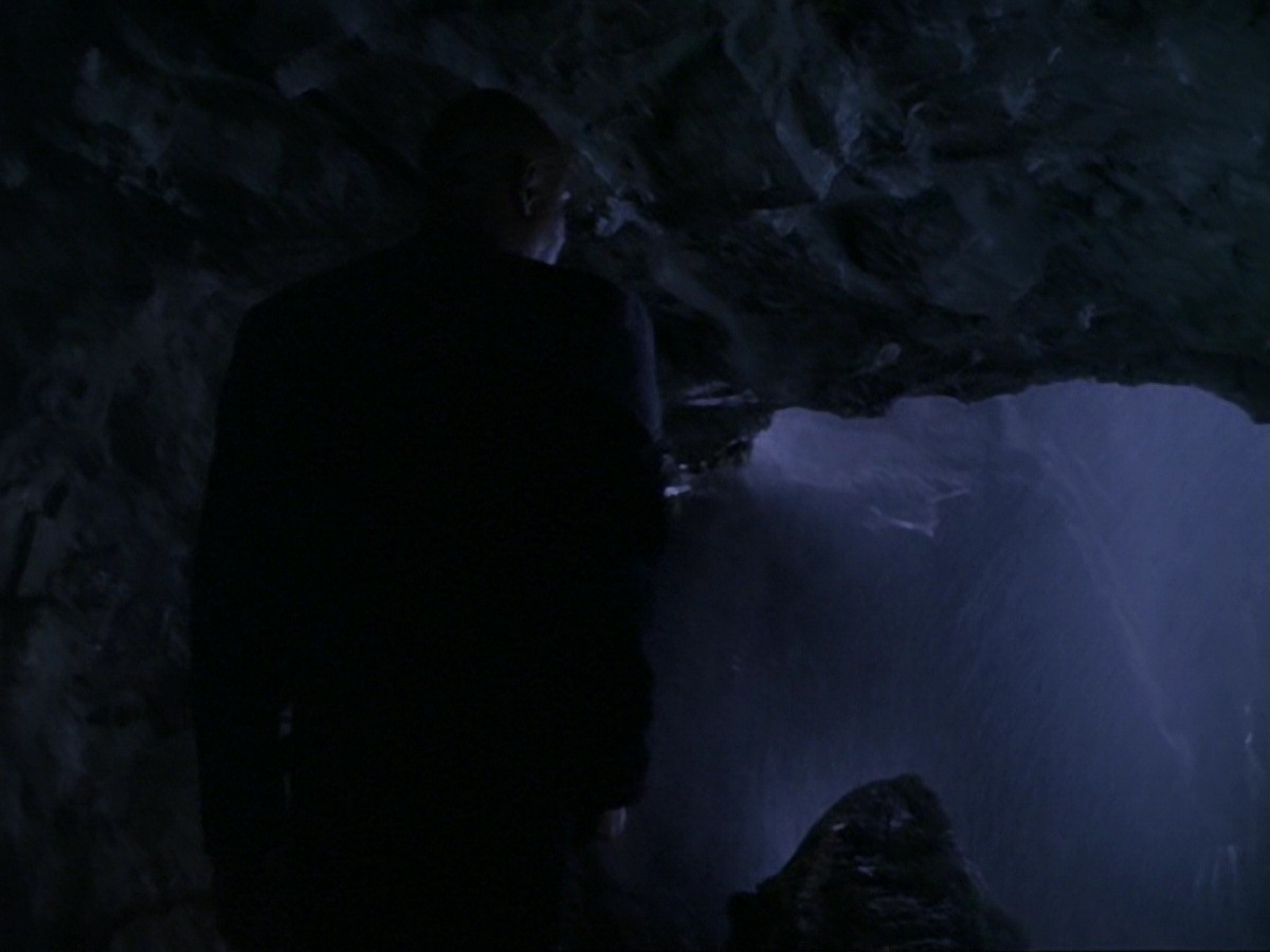 extant_StarTrek_DS9_6x25-TheSoundOfHerVoice_3438.jpg