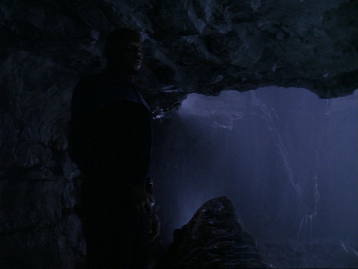extant_StarTrek_DS9_6x25-TheSoundOfHerVoice_3444.jpg