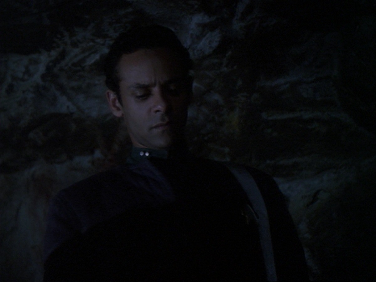 extant_StarTrek_DS9_6x25-TheSoundOfHerVoice_3450.jpg