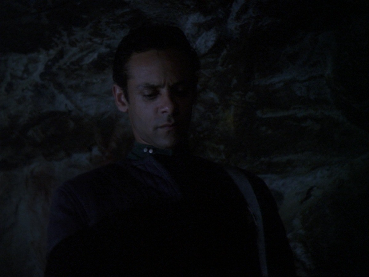 extant_StarTrek_DS9_6x25-TheSoundOfHerVoice_3452.jpg