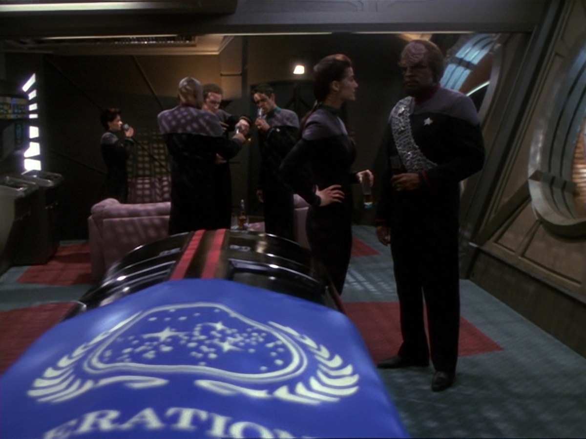 extant_StarTrek_DS9_6x25-TheSoundOfHerVoice_3474.jpg