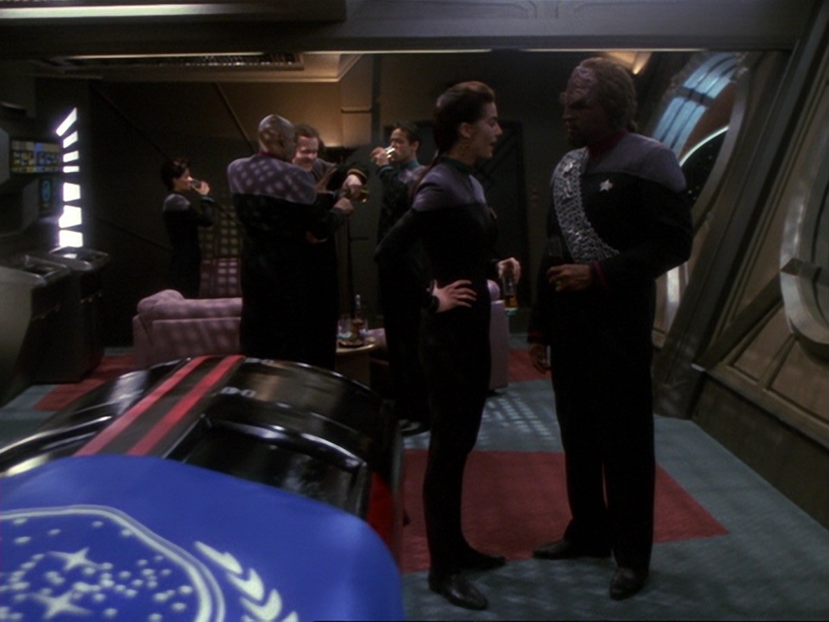 extant_StarTrek_DS9_6x25-TheSoundOfHerVoice_3476.jpg