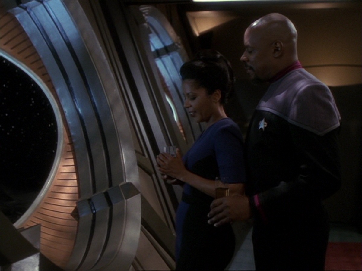 extant_StarTrek_DS9_6x25-TheSoundOfHerVoice_3499.jpg