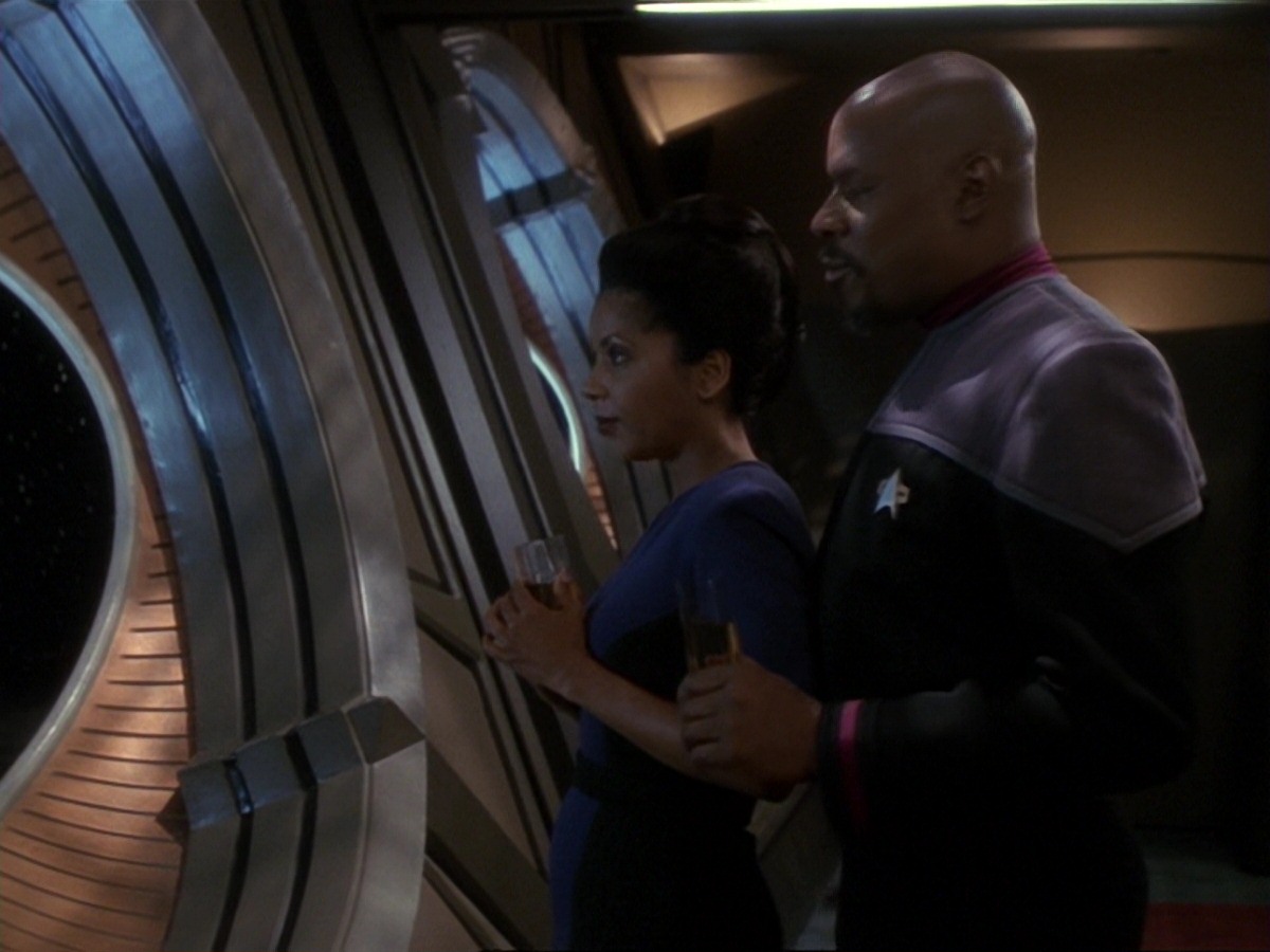 extant_StarTrek_DS9_6x25-TheSoundOfHerVoice_3503.jpg