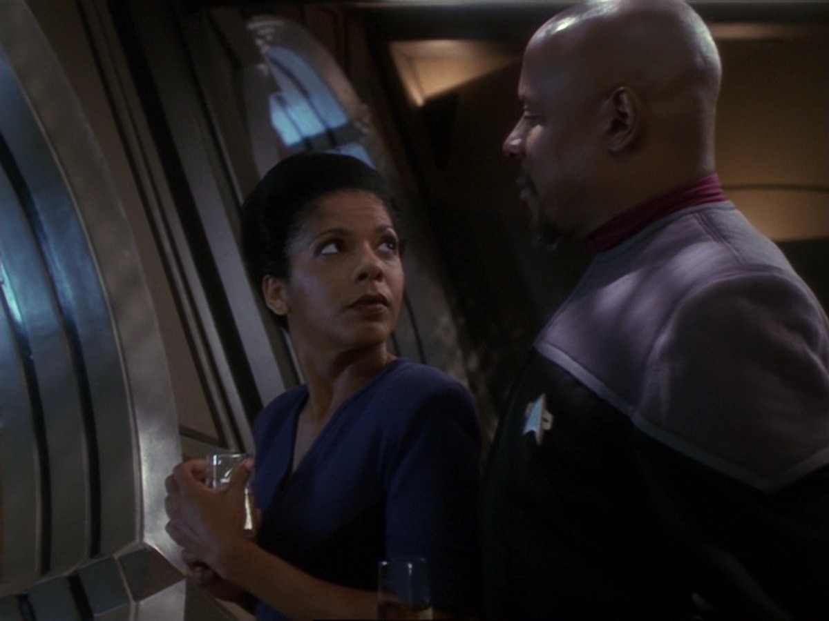 extant_StarTrek_DS9_6x25-TheSoundOfHerVoice_3510.jpg