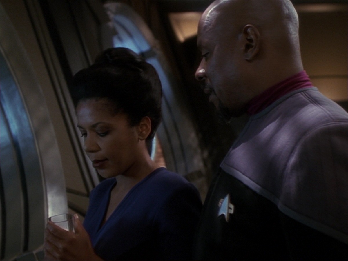 extant_StarTrek_DS9_6x25-TheSoundOfHerVoice_3514.jpg