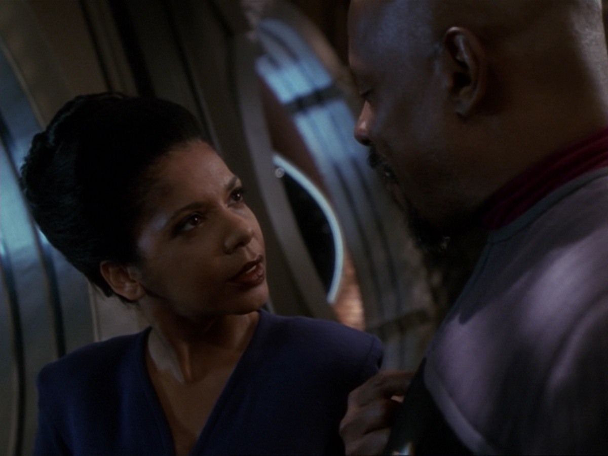 extant_StarTrek_DS9_6x25-TheSoundOfHerVoice_3521.jpg