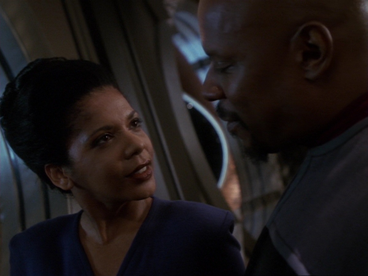 extant_StarTrek_DS9_6x25-TheSoundOfHerVoice_3529.jpg