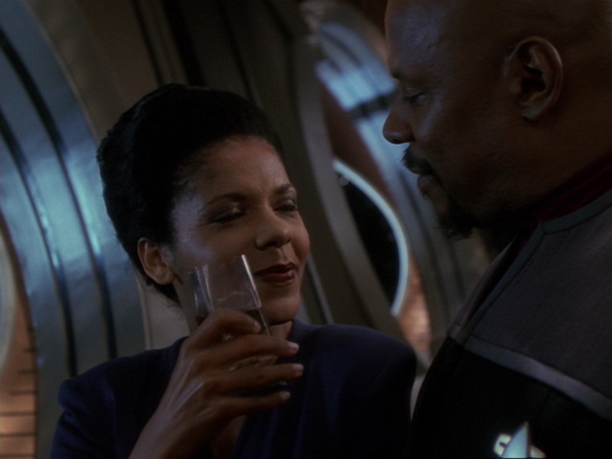 extant_StarTrek_DS9_6x25-TheSoundOfHerVoice_3550.jpg